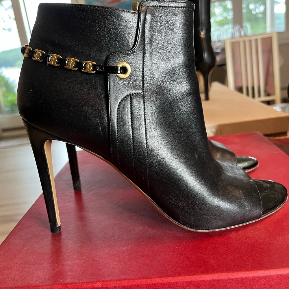 Salvatore Ferragamo heels, excellent condition, very low mileage!
